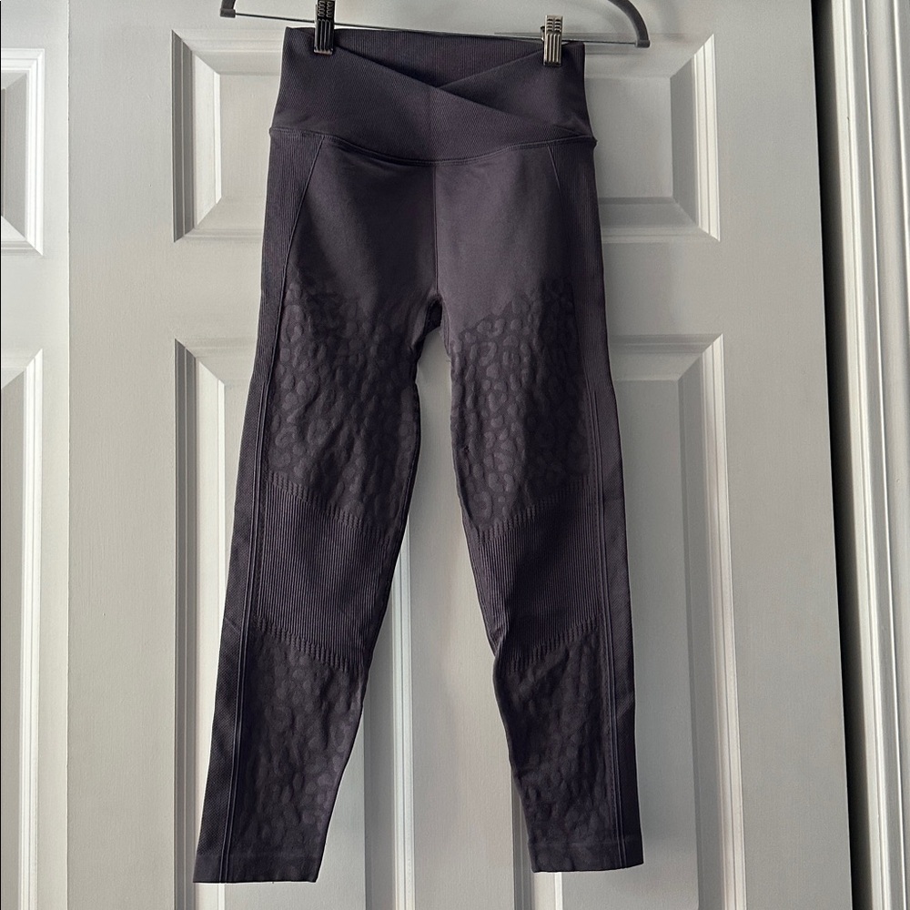 Victoria's Secret Compression Leggings, Animal Print, Charcoal Gray, Sz M